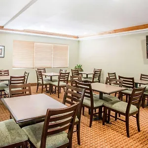 Quality & International Airport Hotel Denver
