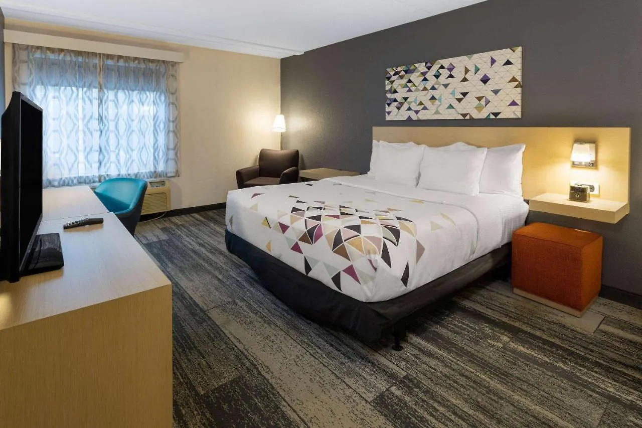 Baymont By Wyndham White Plains - Elmsford Hotel